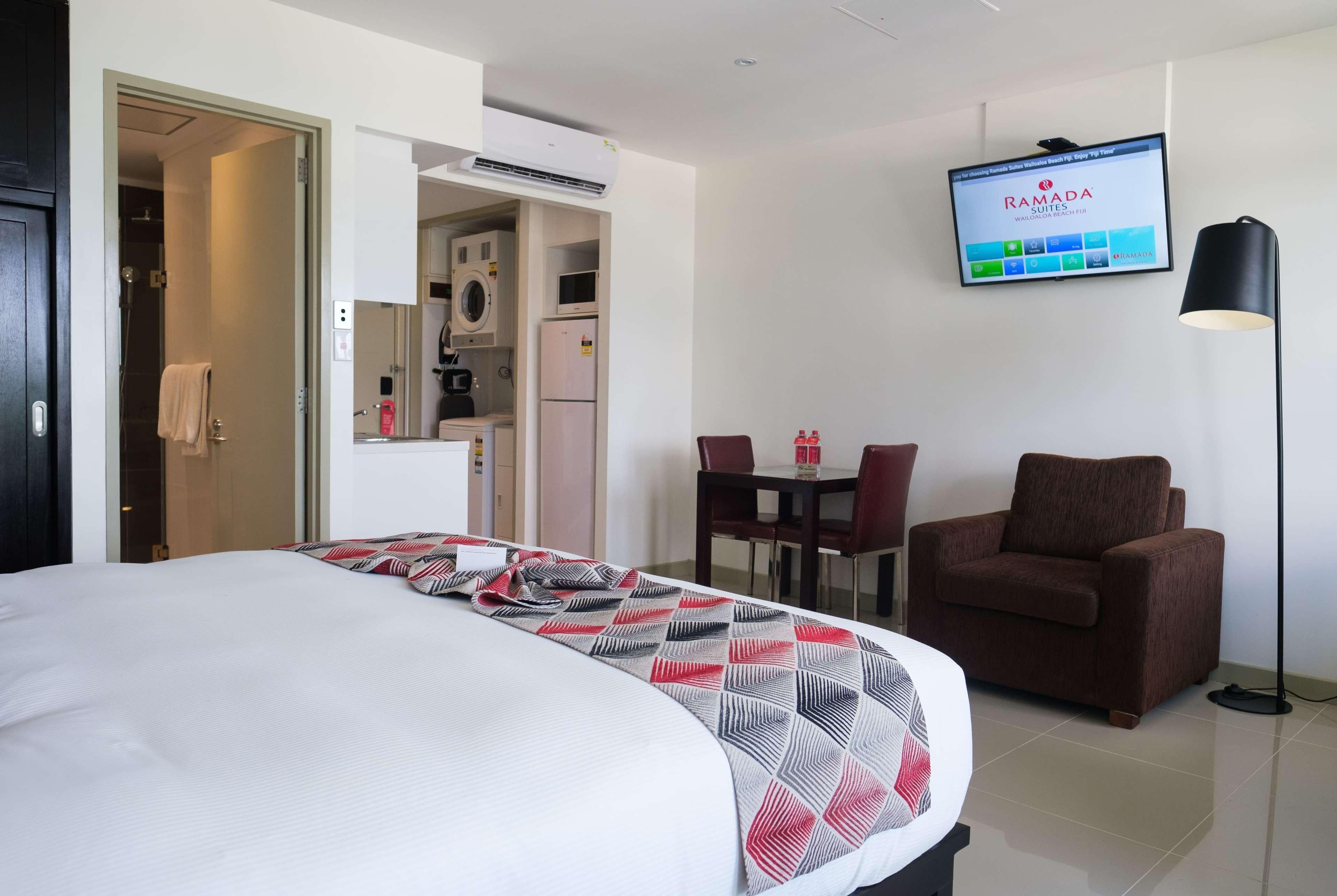 Ramada Suites By Wyndham Wailoaloa Beach Fiji Нанди Экстерьер фото