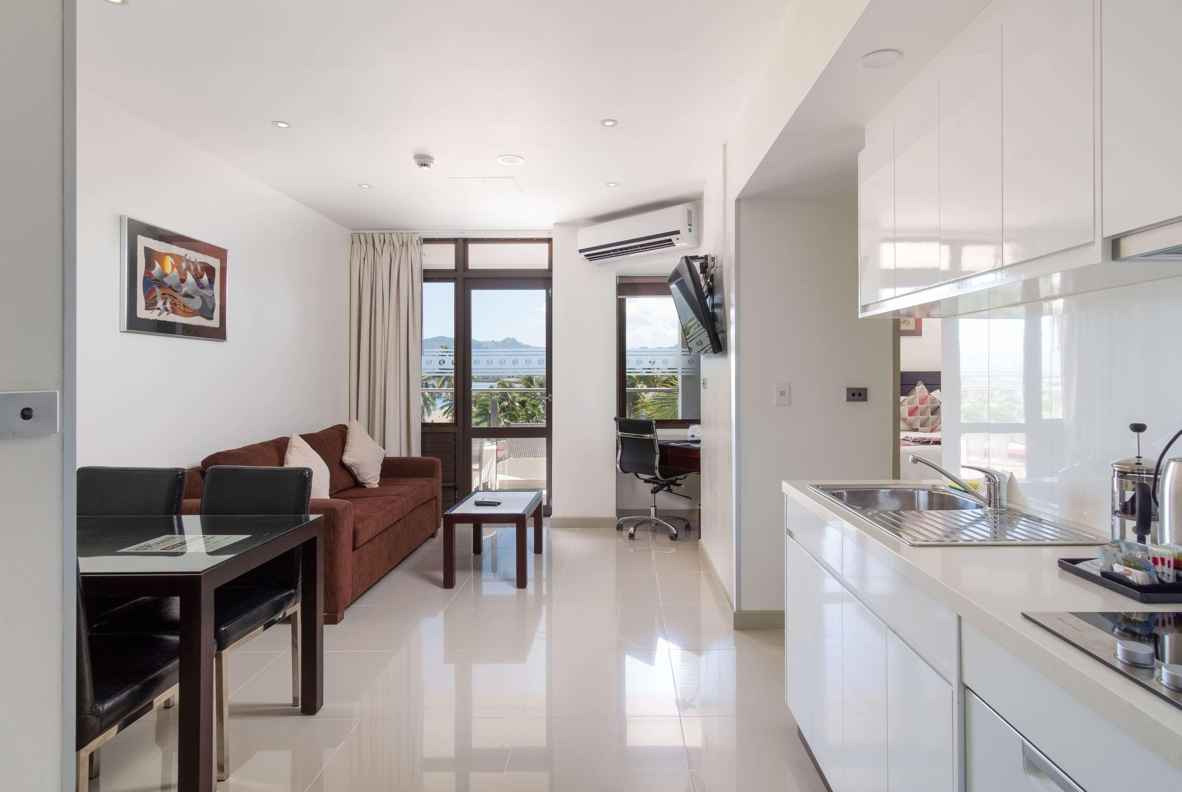Ramada Suites By Wyndham Wailoaloa Beach Fiji Нанди Экстерьер фото