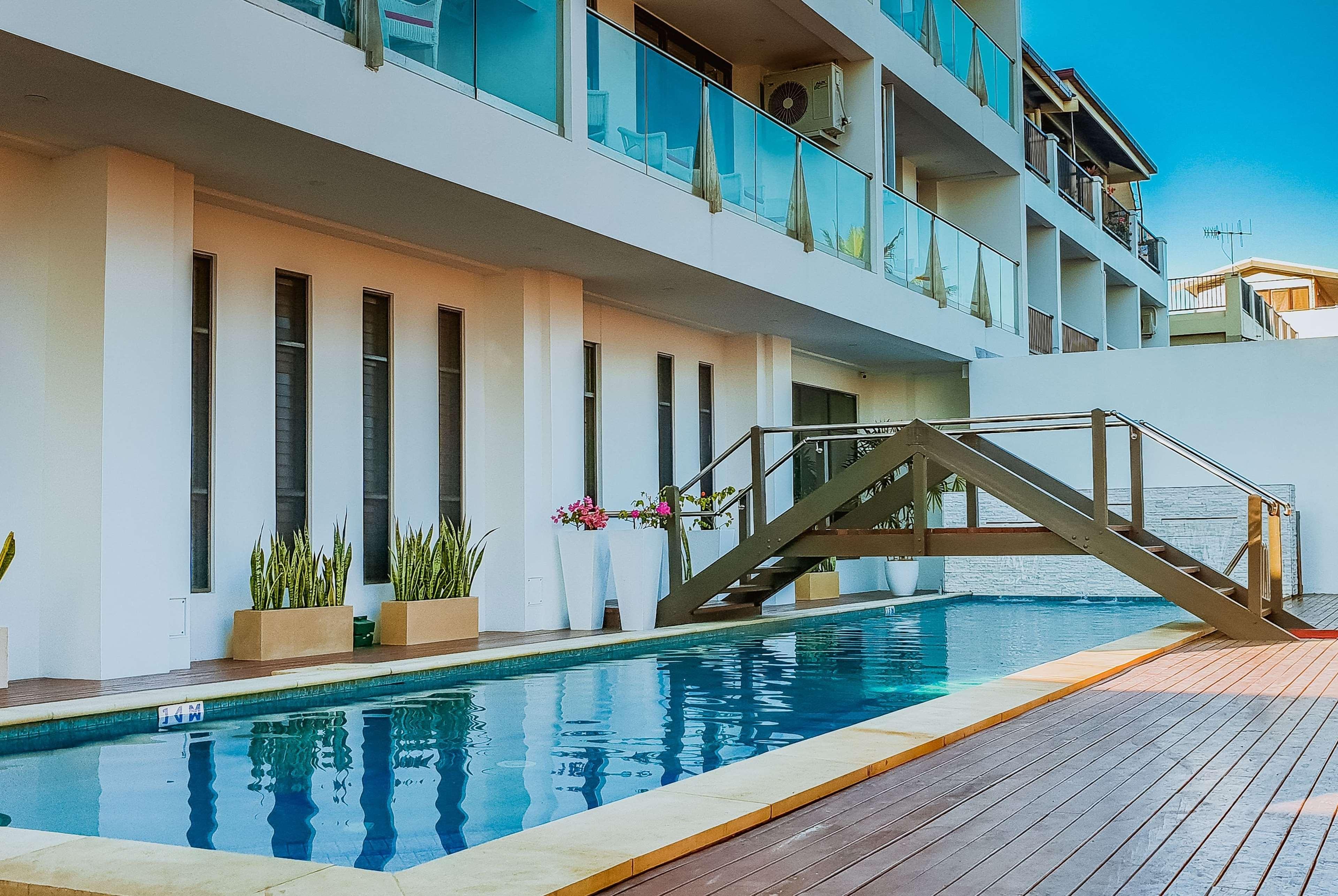 Ramada Suites By Wyndham Wailoaloa Beach Fiji Нанди Экстерьер фото