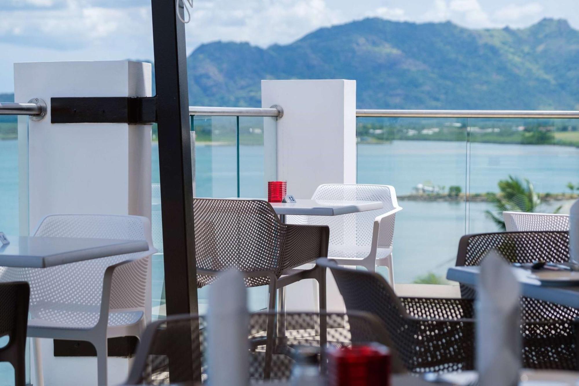Ramada Suites By Wyndham Wailoaloa Beach Fiji Нанди Экстерьер фото