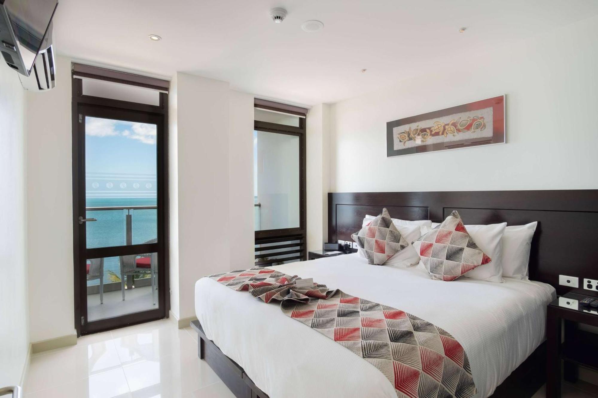 Ramada Suites By Wyndham Wailoaloa Beach Fiji Нанди Экстерьер фото