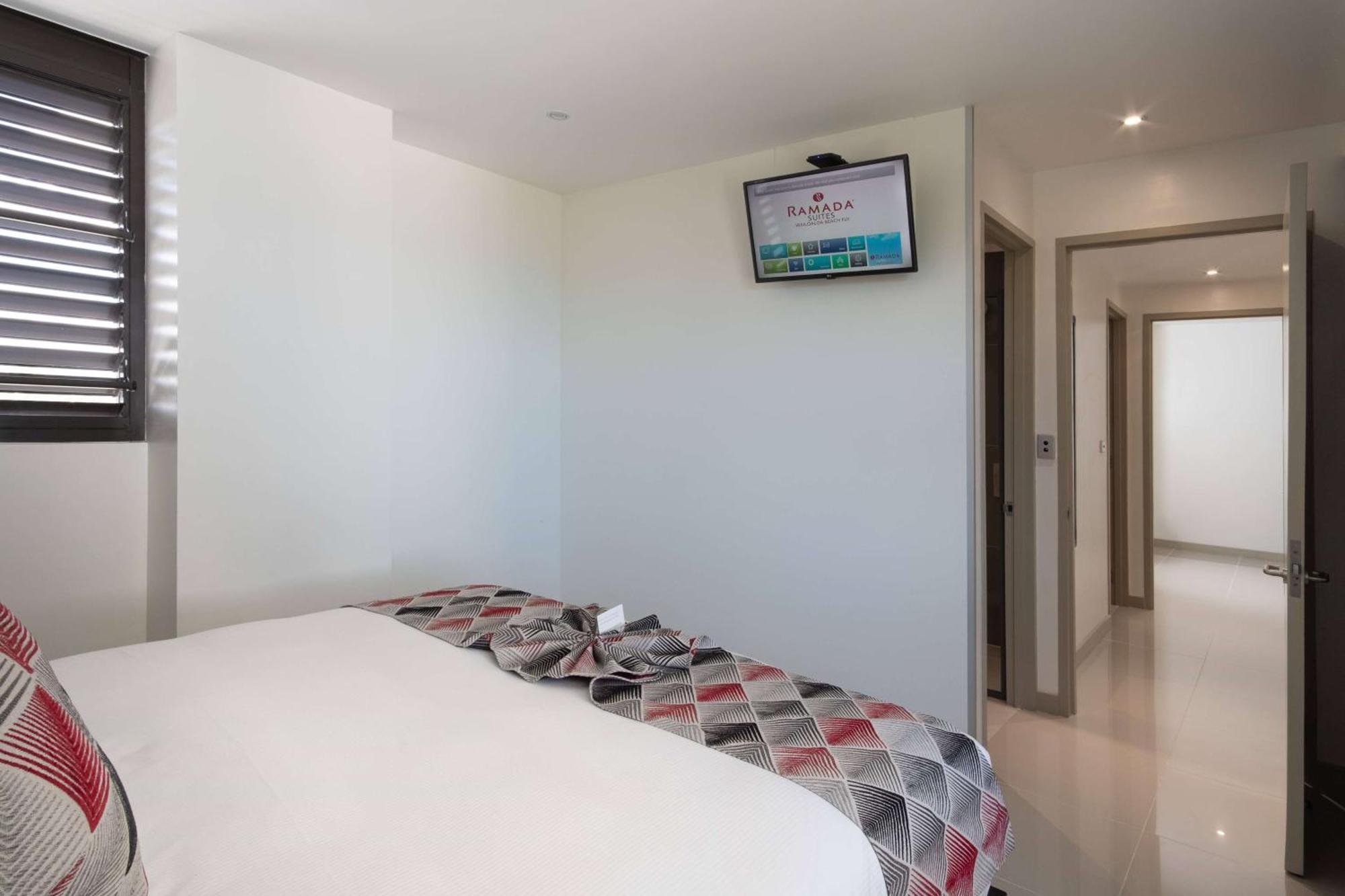Ramada Suites By Wyndham Wailoaloa Beach Fiji Нанди Экстерьер фото