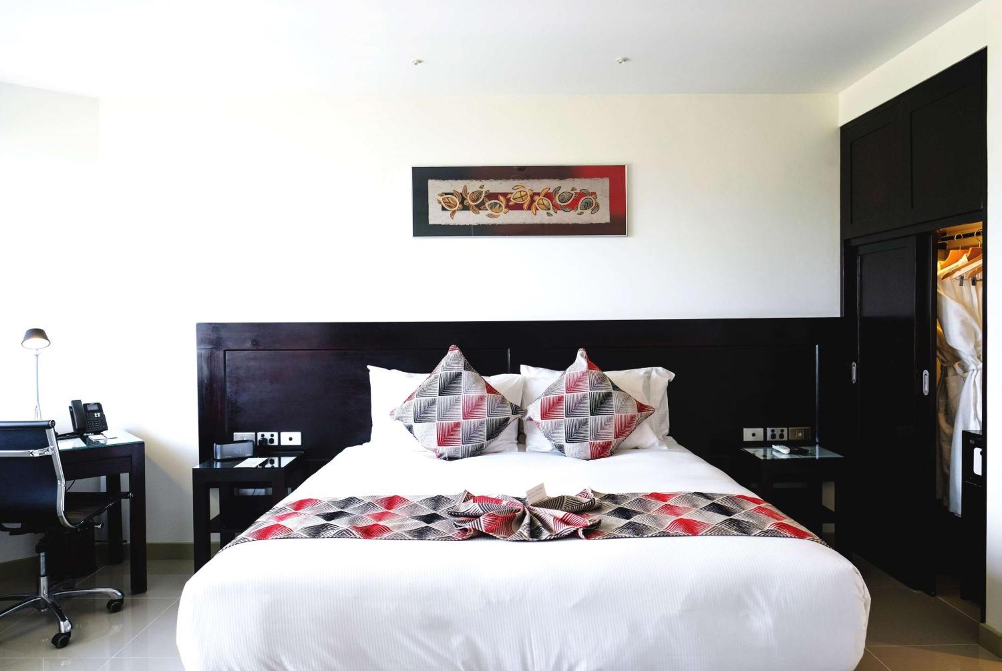 Ramada Suites By Wyndham Wailoaloa Beach Fiji Нанди Экстерьер фото