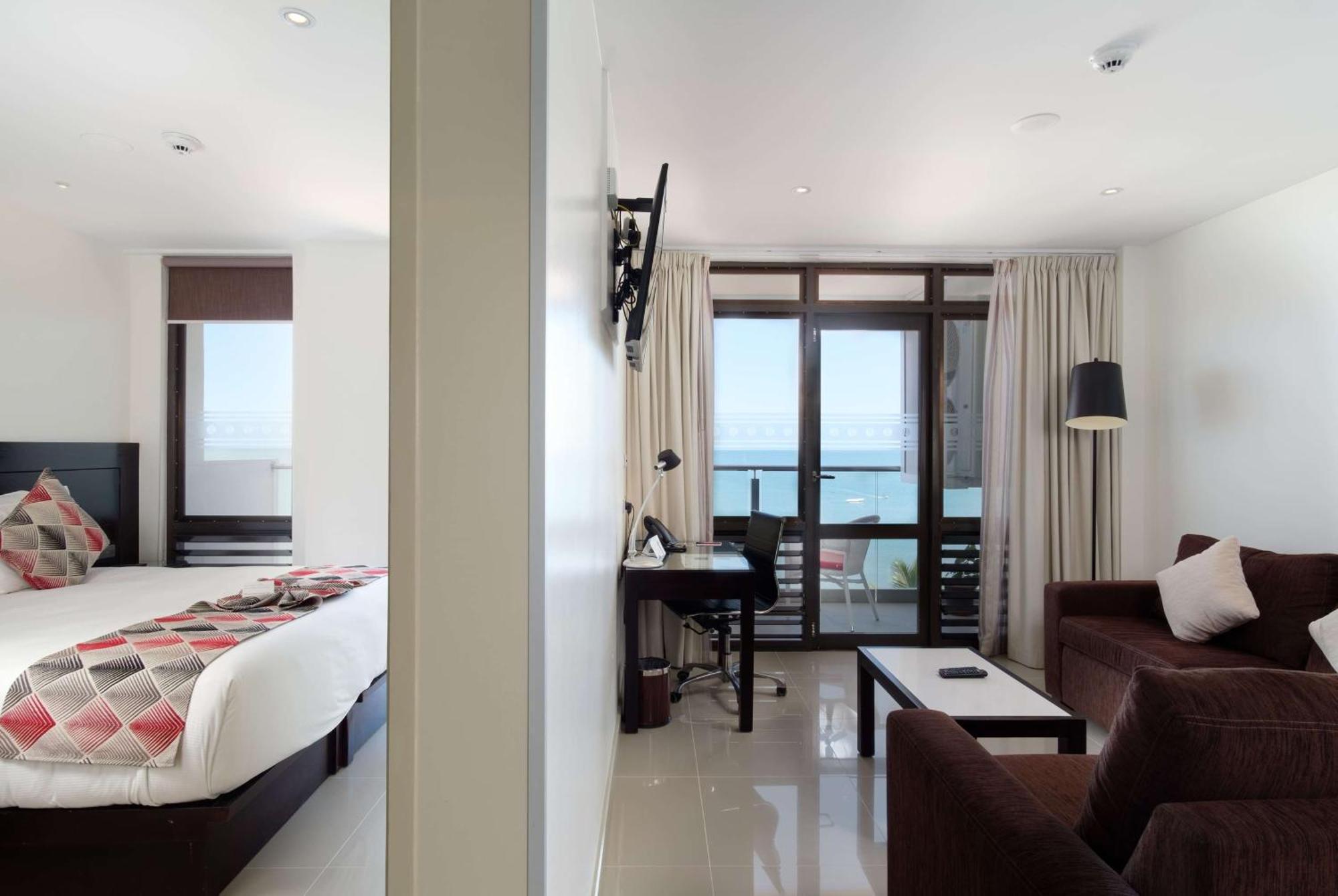 Ramada Suites By Wyndham Wailoaloa Beach Fiji Нанди Экстерьер фото