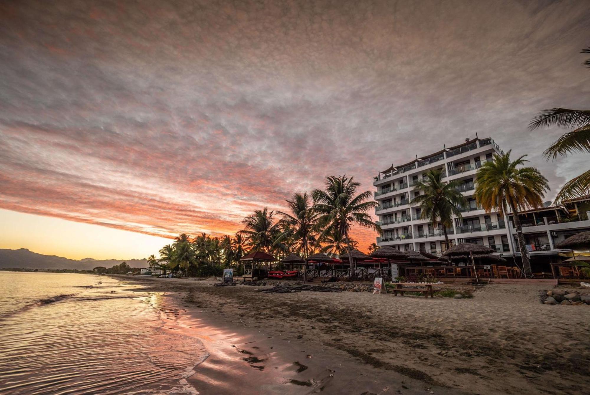 Ramada Suites By Wyndham Wailoaloa Beach Fiji Нанди Экстерьер фото