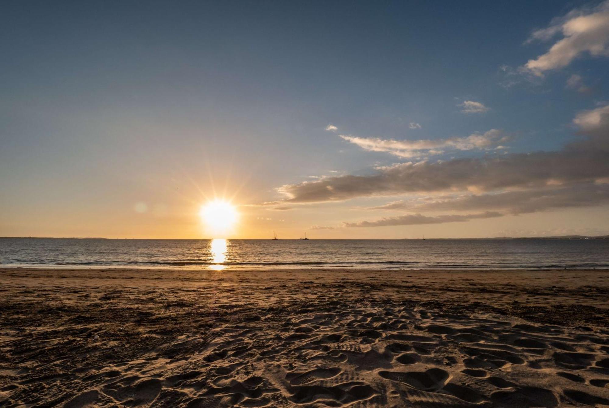 Ramada Suites By Wyndham Wailoaloa Beach Fiji Нанди Экстерьер фото