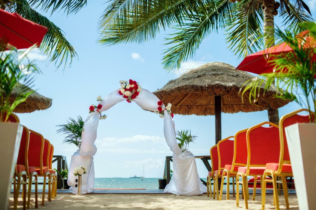 Ramada Suites By Wyndham Wailoaloa Beach Fiji Нанди Экстерьер фото